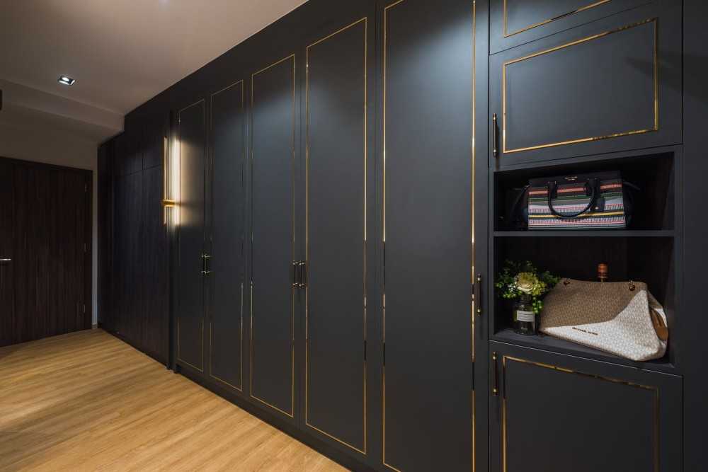 Contemporary Bedroom with Wardrobe and Closet