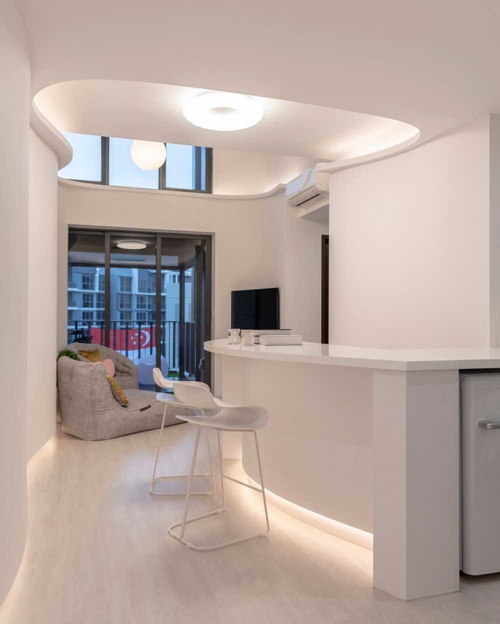 Eclectic Living Room with Countertop and Drop Light