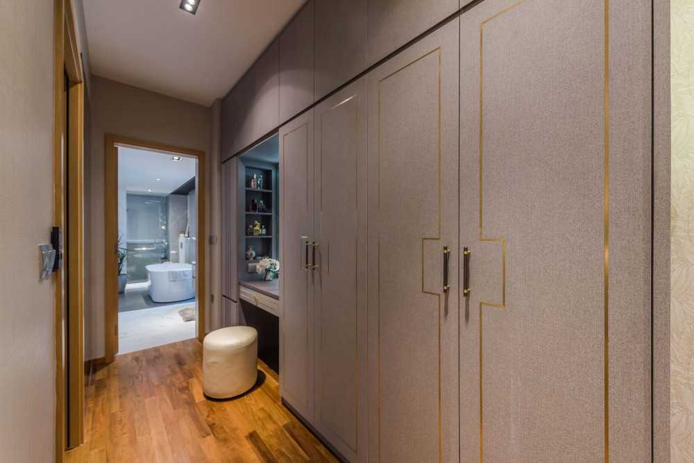 Modern Bedroom with Wardrobe and Closet