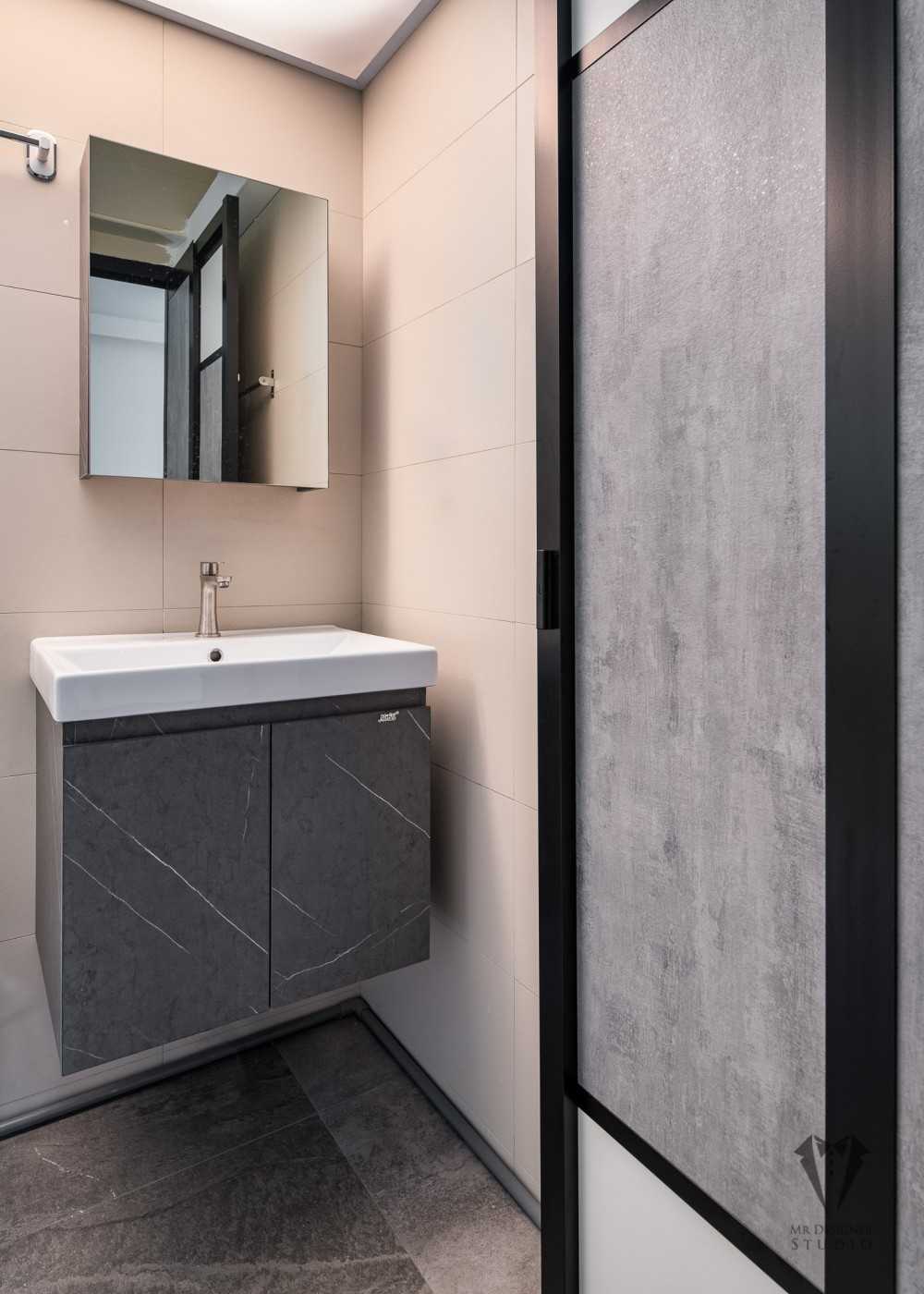 Contemporary Bathroom with Countertop and Marble Floor