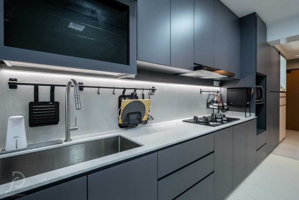 Contemporary Kitchen with Vinyl Flooring and Wood Flooring