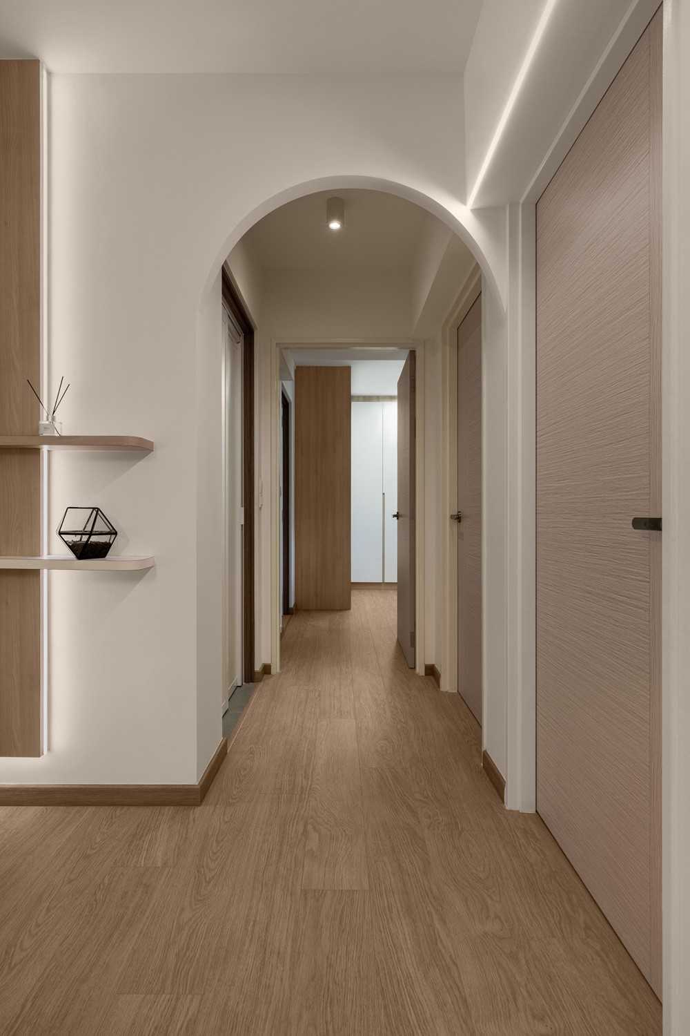 Scandinavian Hallway with Vinyl Flooring and Ceiling Light