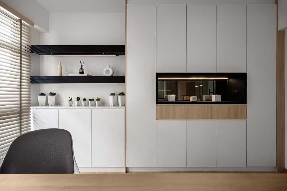 Scandinavian Workstation with Desk and Desk Chairs