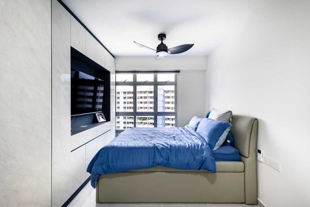Modern Bedroom with Wardrobe and Ceiling Fan