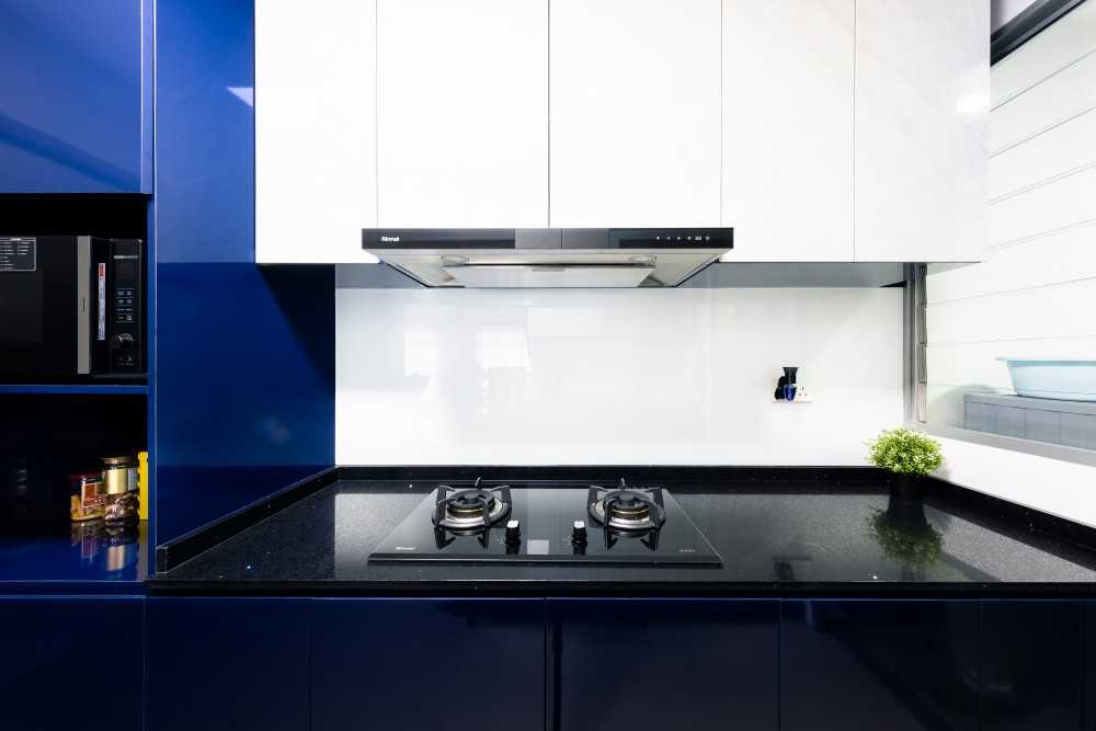 Modern Kitchen with Countertop and Kitchen Window