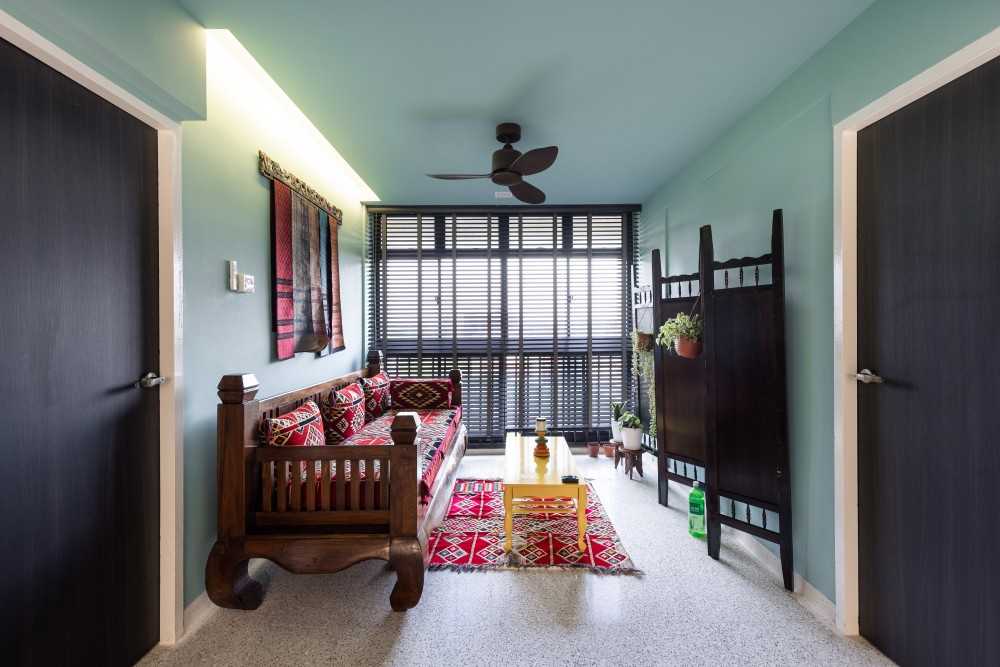 Eclectic Living Room with Sofa and Coffee Table