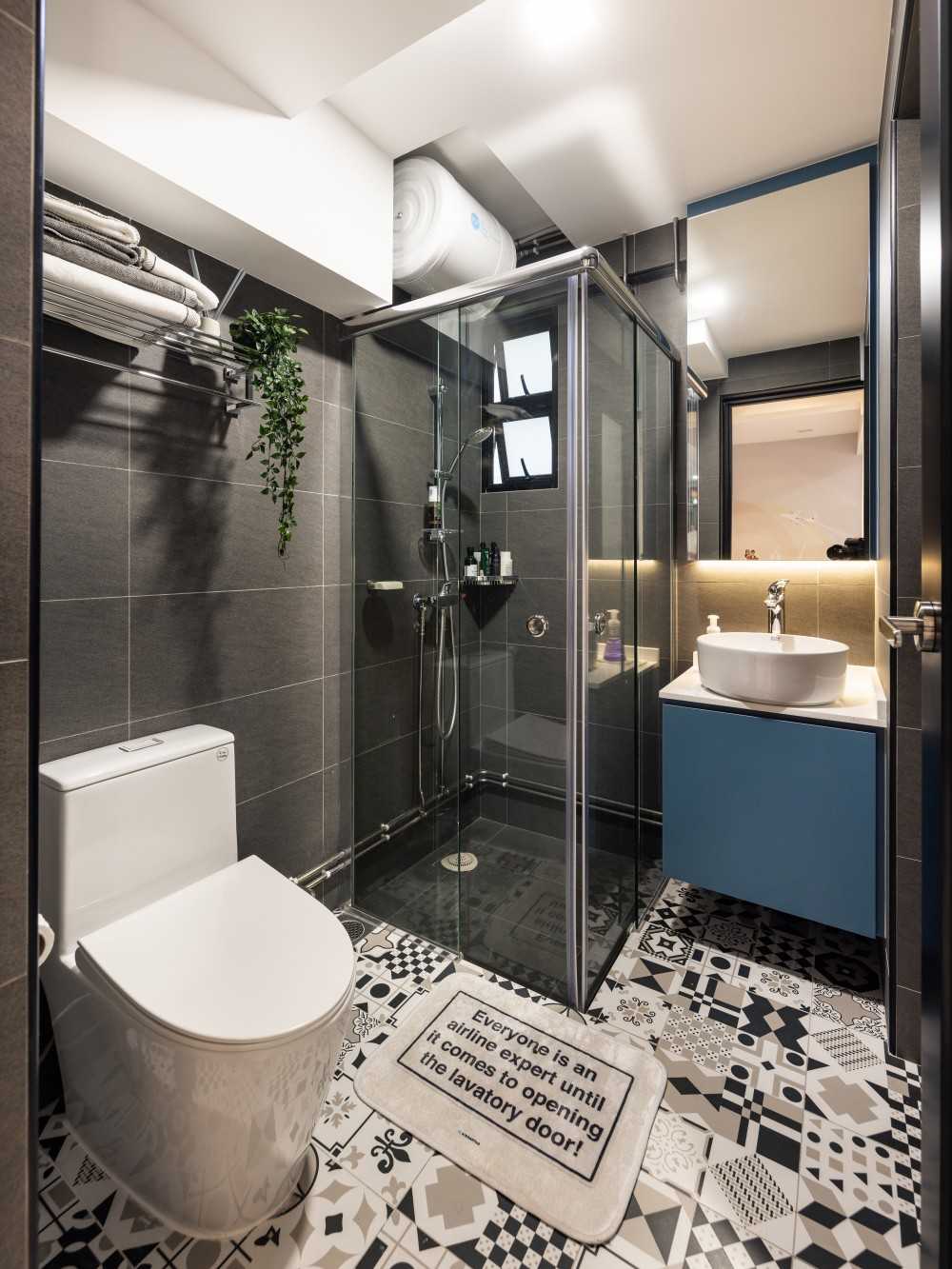 Eclectic Bathroom with Countertop and Homogeneous Tiles