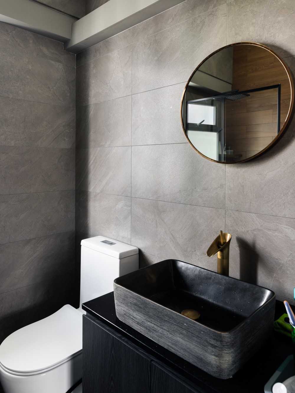 Contemporary Bathroom with Countertop and Homogeneous Tiles