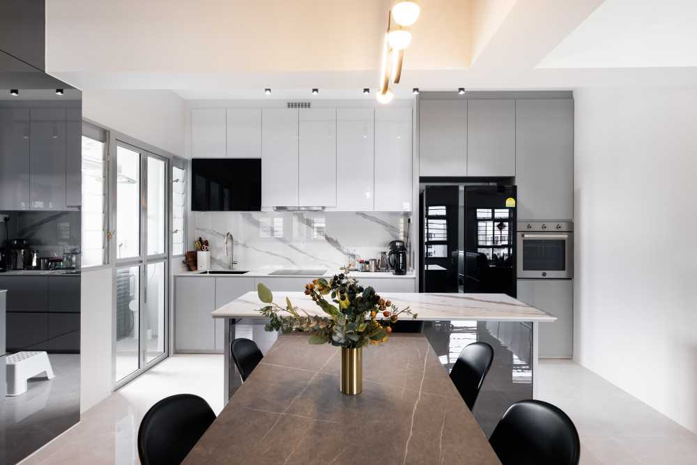 Contemporary Kitchen with Countertop and Kitchen Island