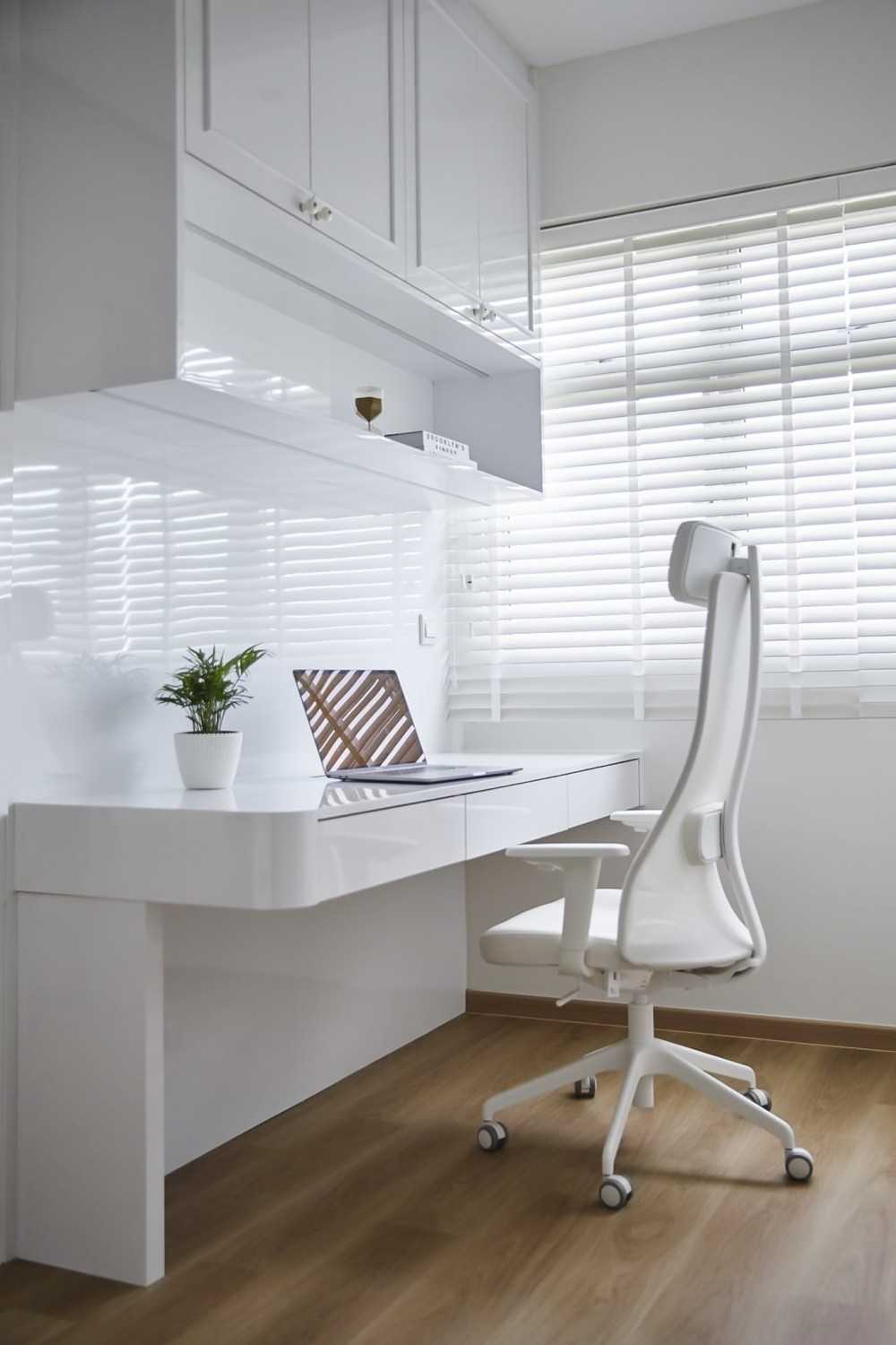 Modern Study with Window Grille and Desk