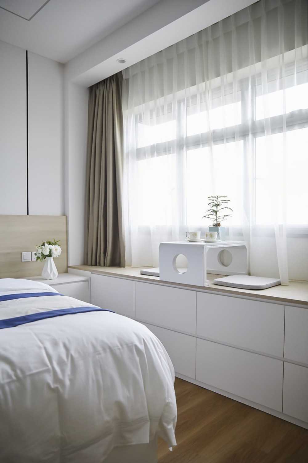 Modern Bedroom with Window Seat and Window Grille