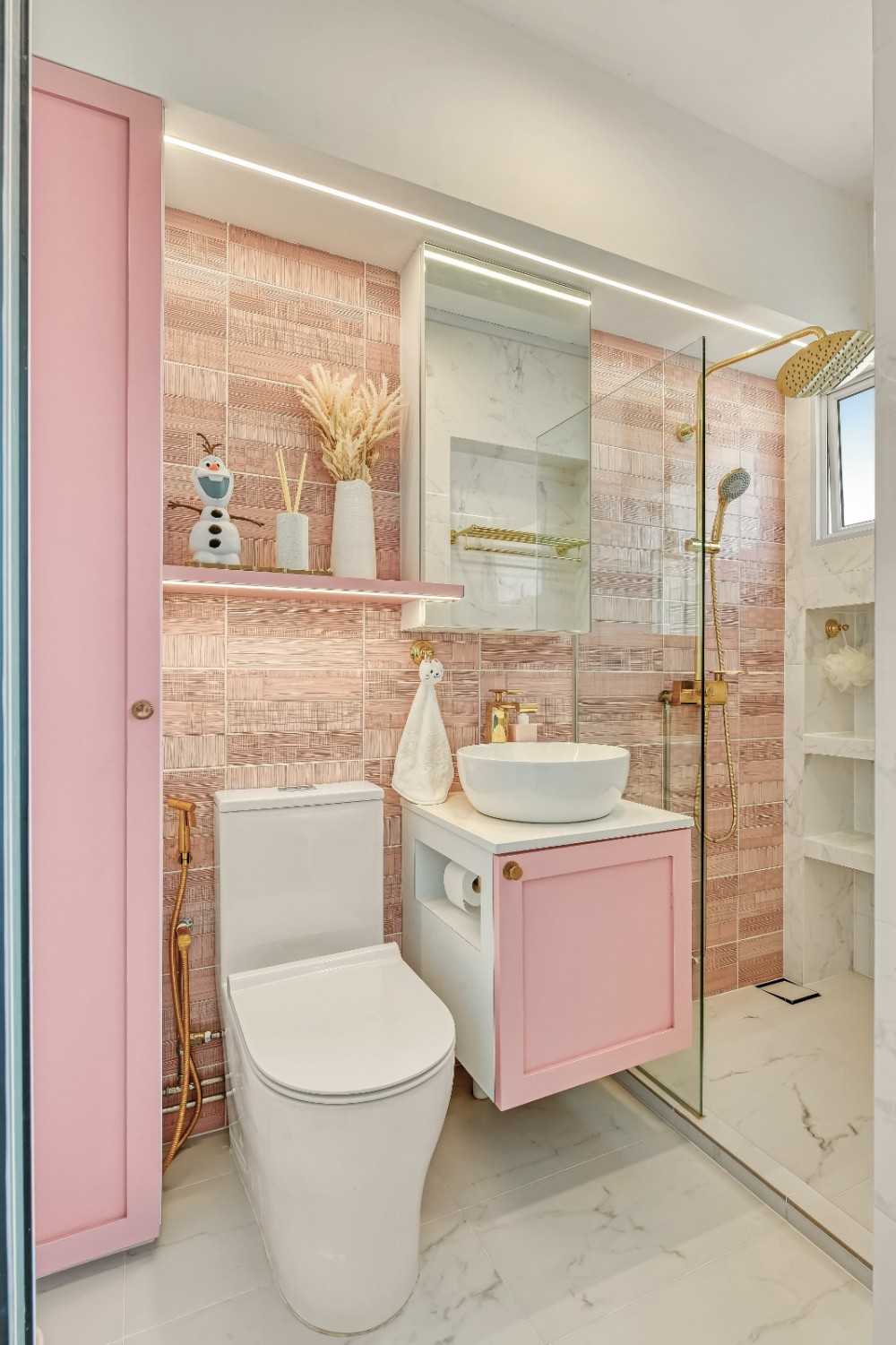 Contemporary Bathroom with Homogeneous Tiles and Granite Floor