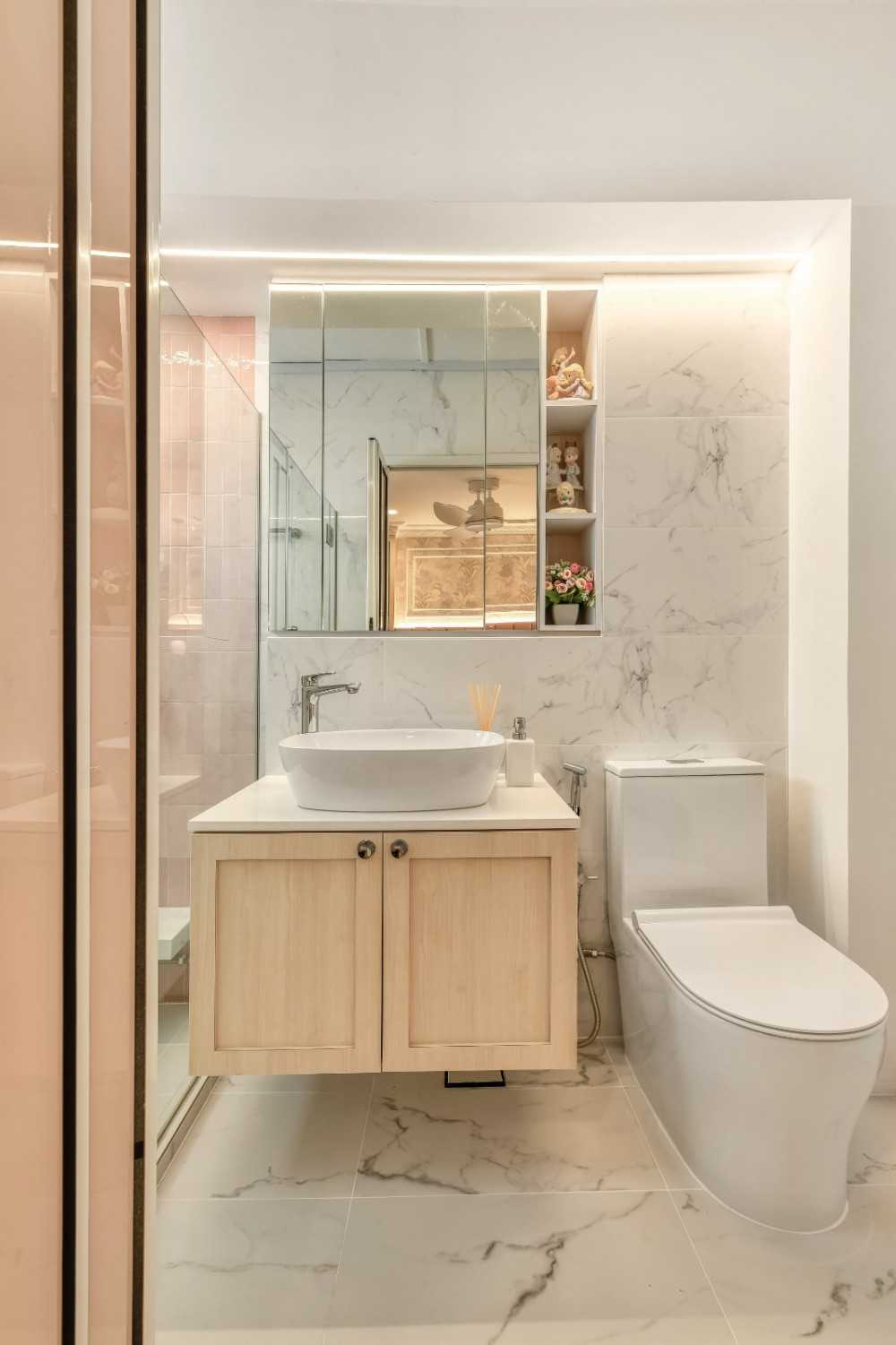 Contemporary Bathroom with Mirror and Laundry Baskets
