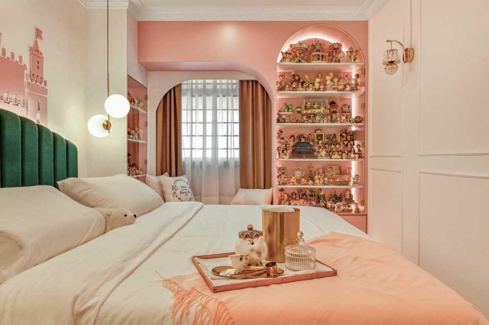 Contemporary Bedroom with Wardrobe and Sliding Wardrobe