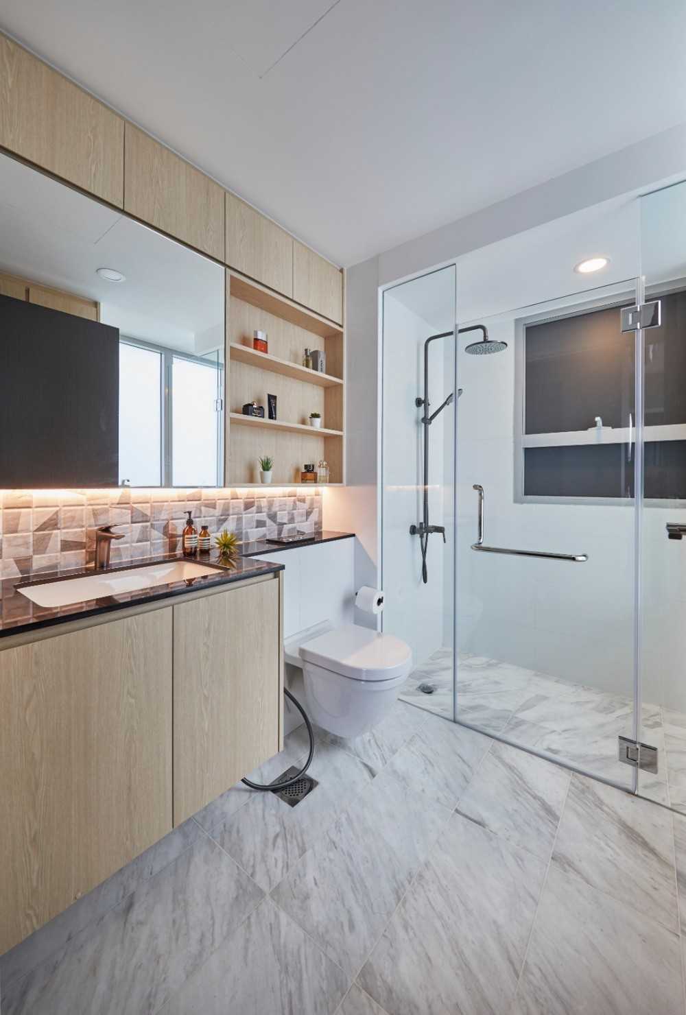 Contemporary Bathroom with Countertop and Marble Floor