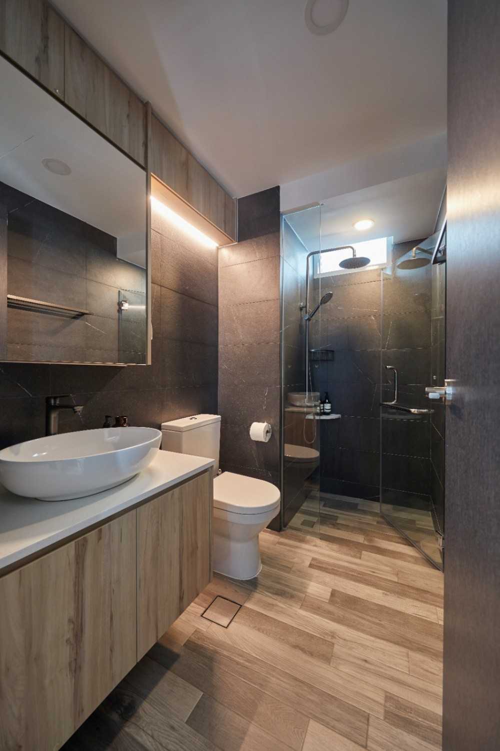 Contemporary Bathroom with Countertop and Homogeneous Tiles
