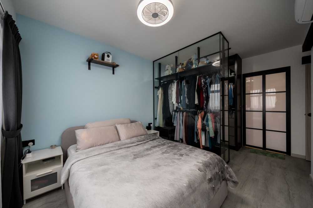 Modern Bedroom with Vinyl Flooring and Queen Bed