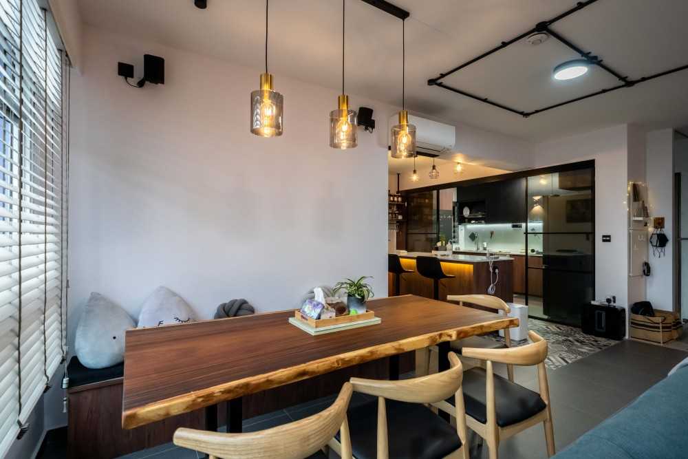 Modern Dining Room with Dining Table and Dining Chairs