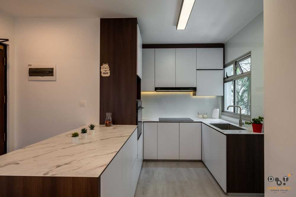 Modern Kitchen with Wood Flooring and Kitchen Window