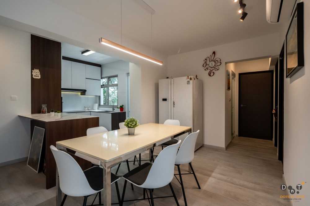 Modern Dining Room with Dining Table and Dining Chairs