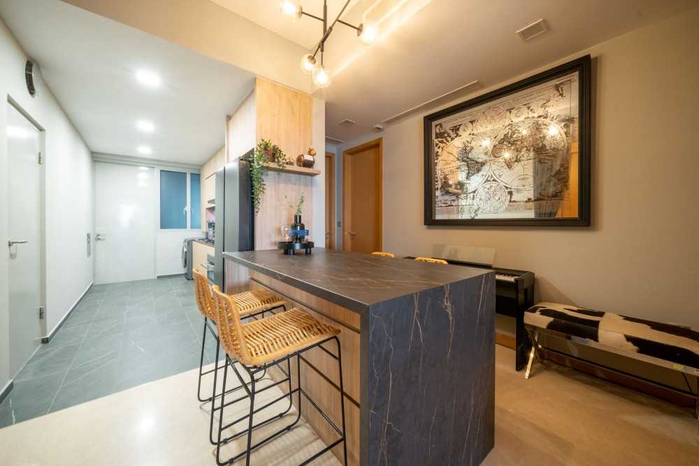 Modern Kitchen with Countertop and Kitchen Island