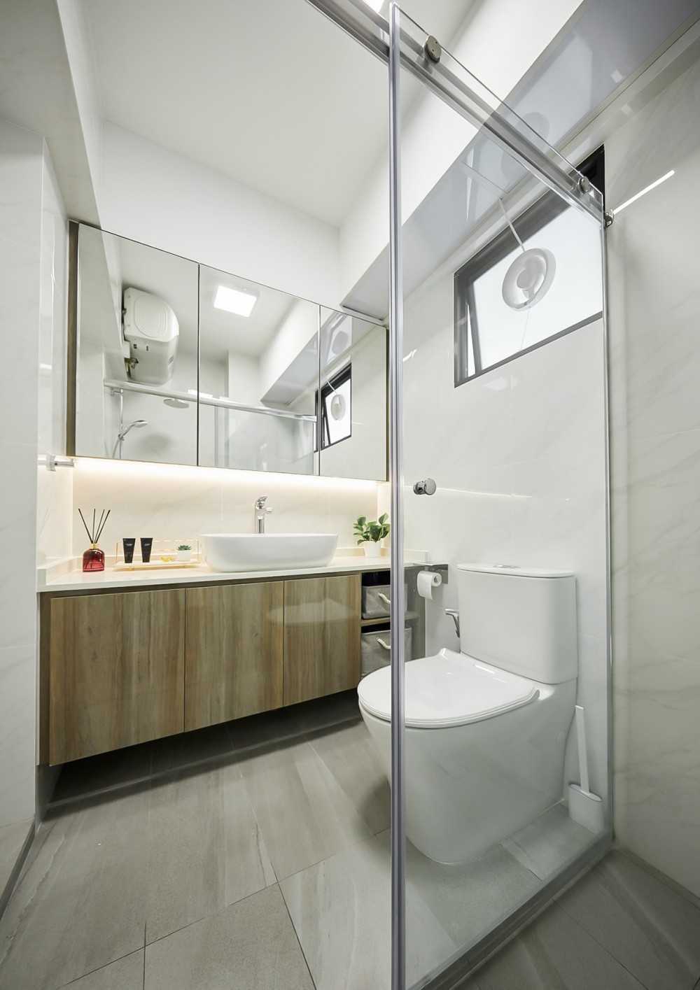 Modern Bathroom with Mirror and Shower Screen