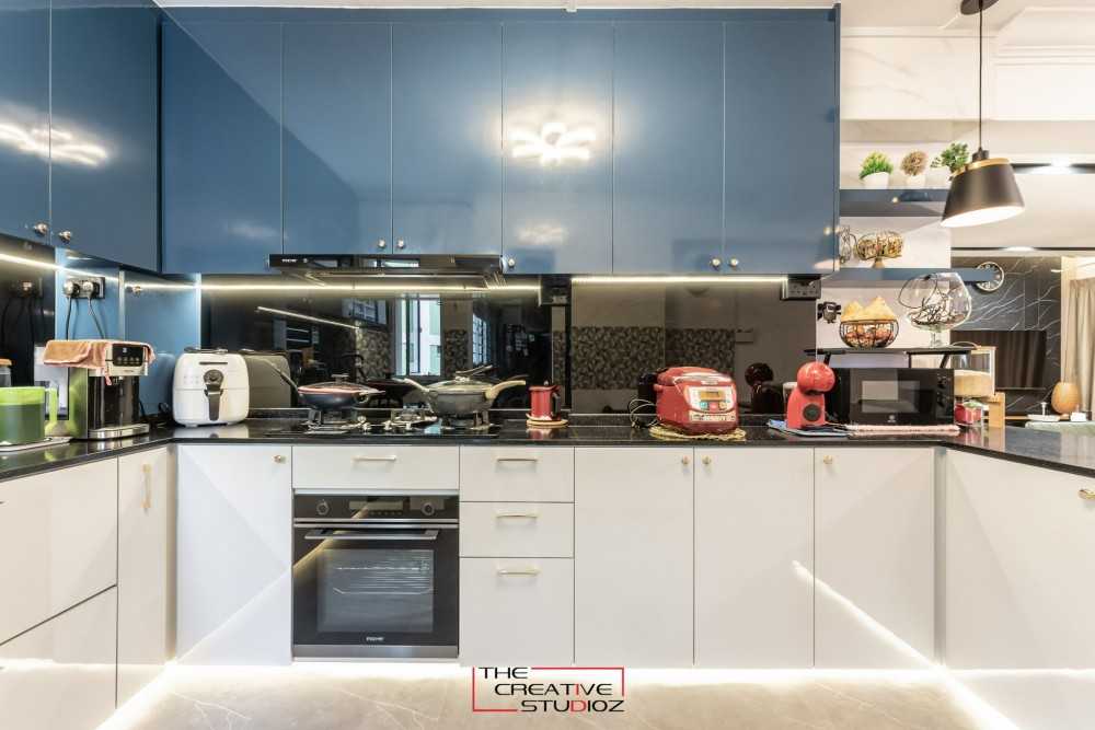 Modern Kitchen with Countertop and Kitchen Backsplash
