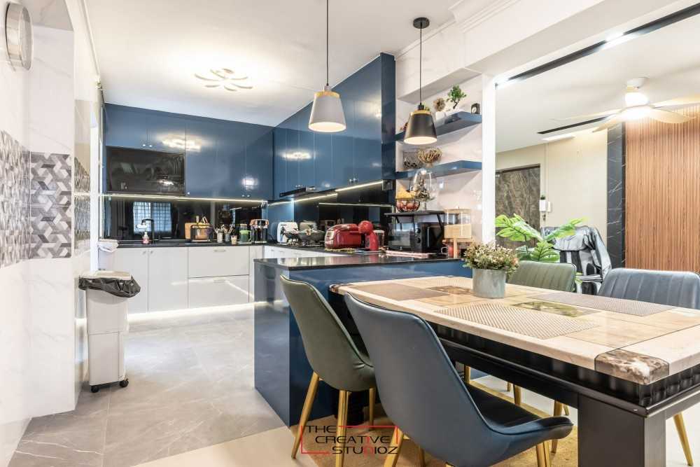 Modern Kitchen with Open Kitchen and Kitchen Backsplash
