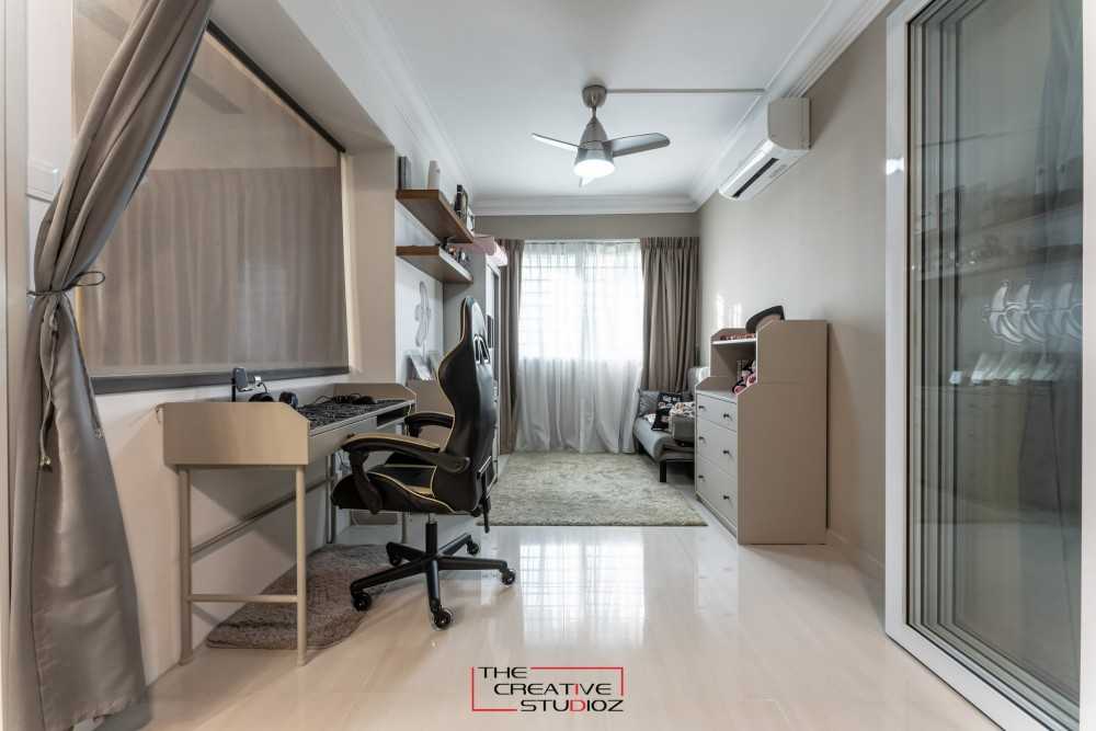 Modern Home Office with Bookshelf and Desk