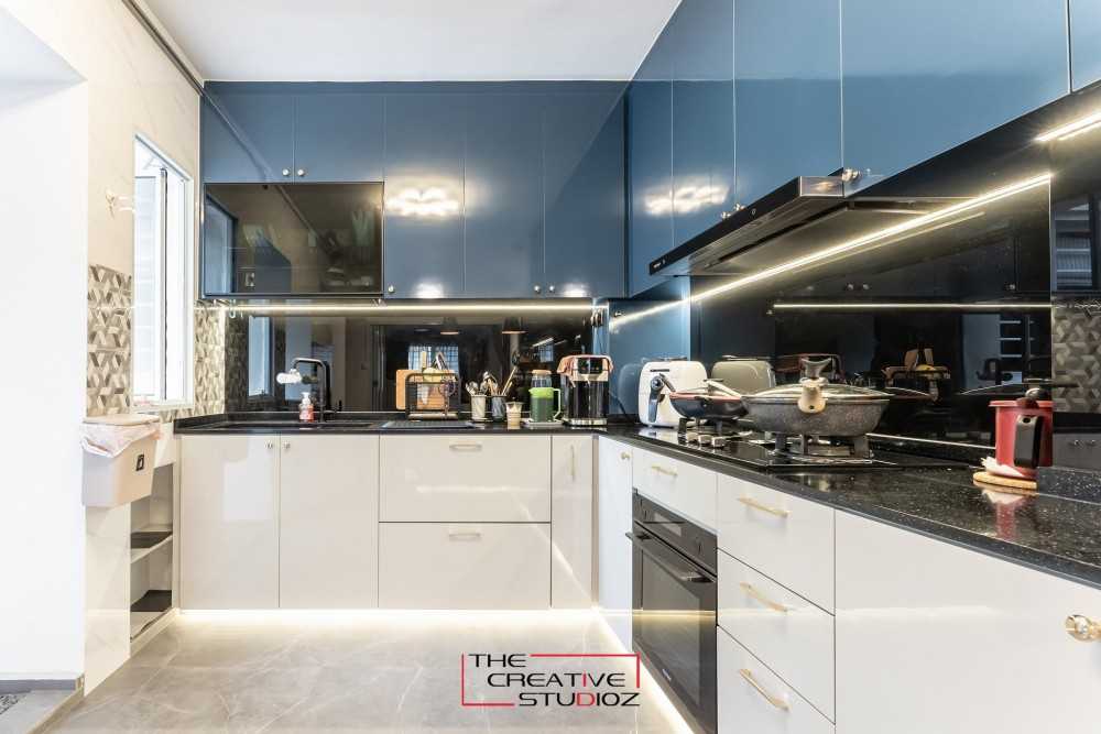 Modern Kitchen with Countertop and Open Kitchen