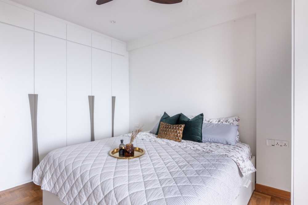 Modern Bedroom with Wardrobe and Ceiling Fan