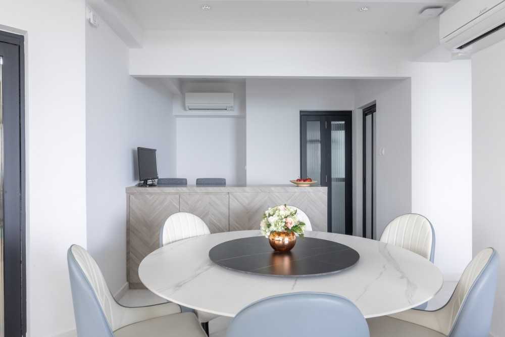 Modern Dining Room with Bar Counter and Dining Table