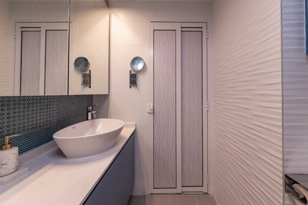 Modern Bathroom with Mirror and Bathroom Mirrors