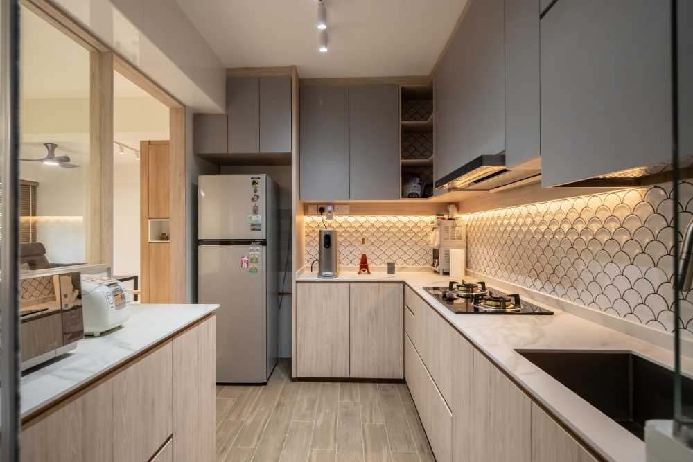 Scandinavian Kitchen with Vinyl Flooring and Kitchen Backsplash