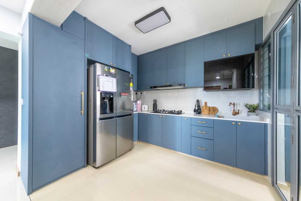 Modern Kitchen with Cupboard and Open Kitchen
