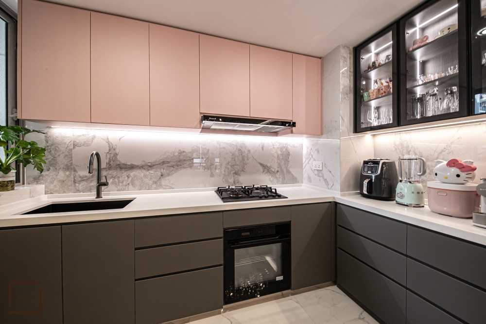 Modern Kitchen with Kitchen Window and Kitchen Accessories