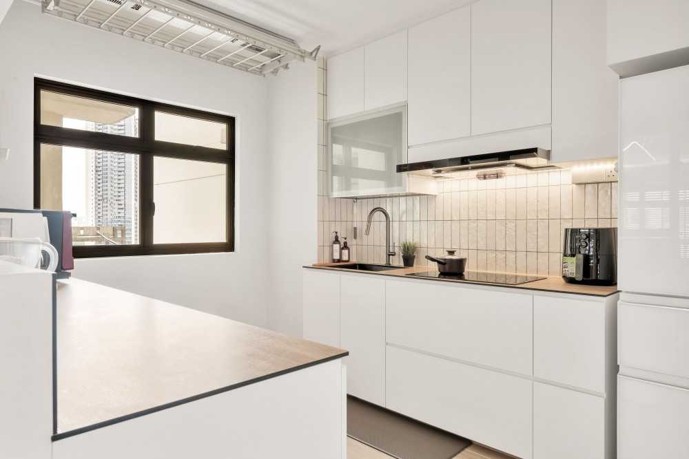 Minimalist Kitchen with Countertop and Homogeneous Tiles