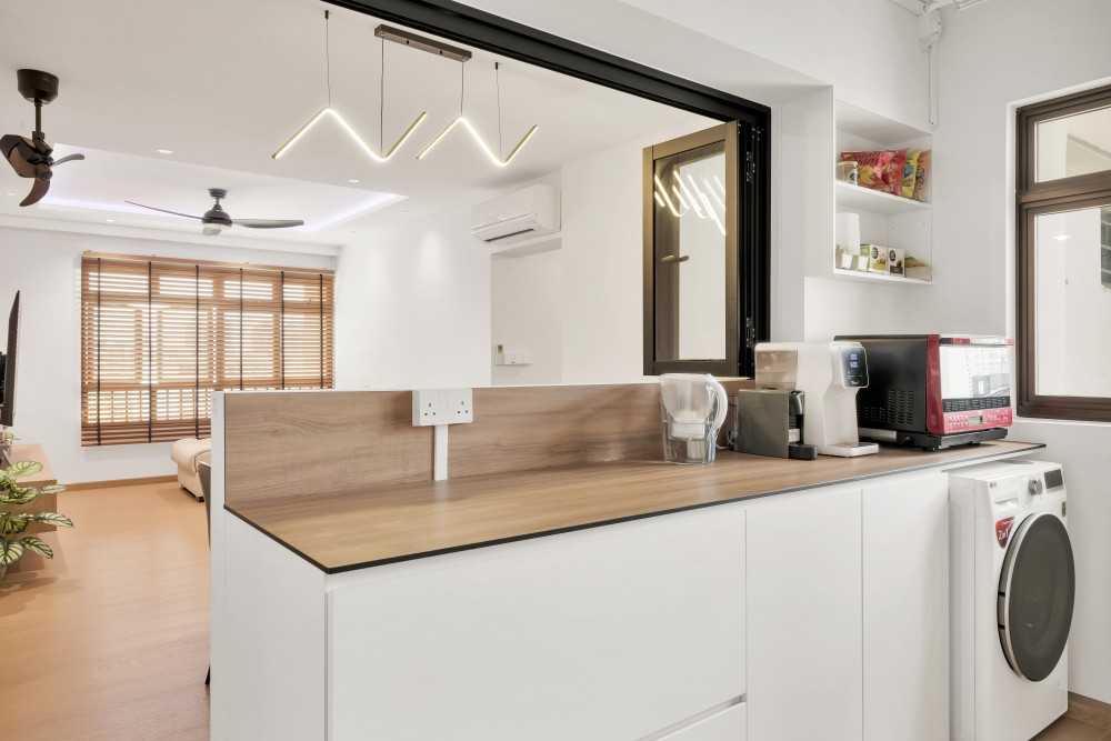 Minimalist Kitchen with Countertop and Homogeneous Tiles