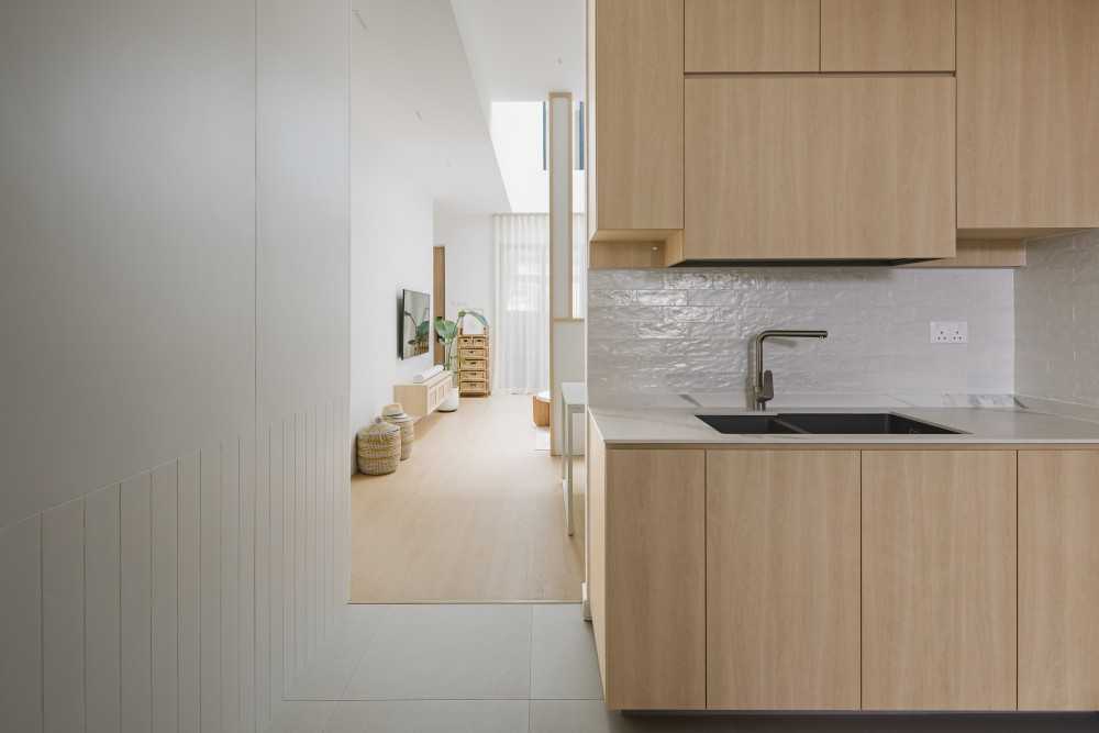 Minimalist Kitchen with Countertop and Wood Flooring