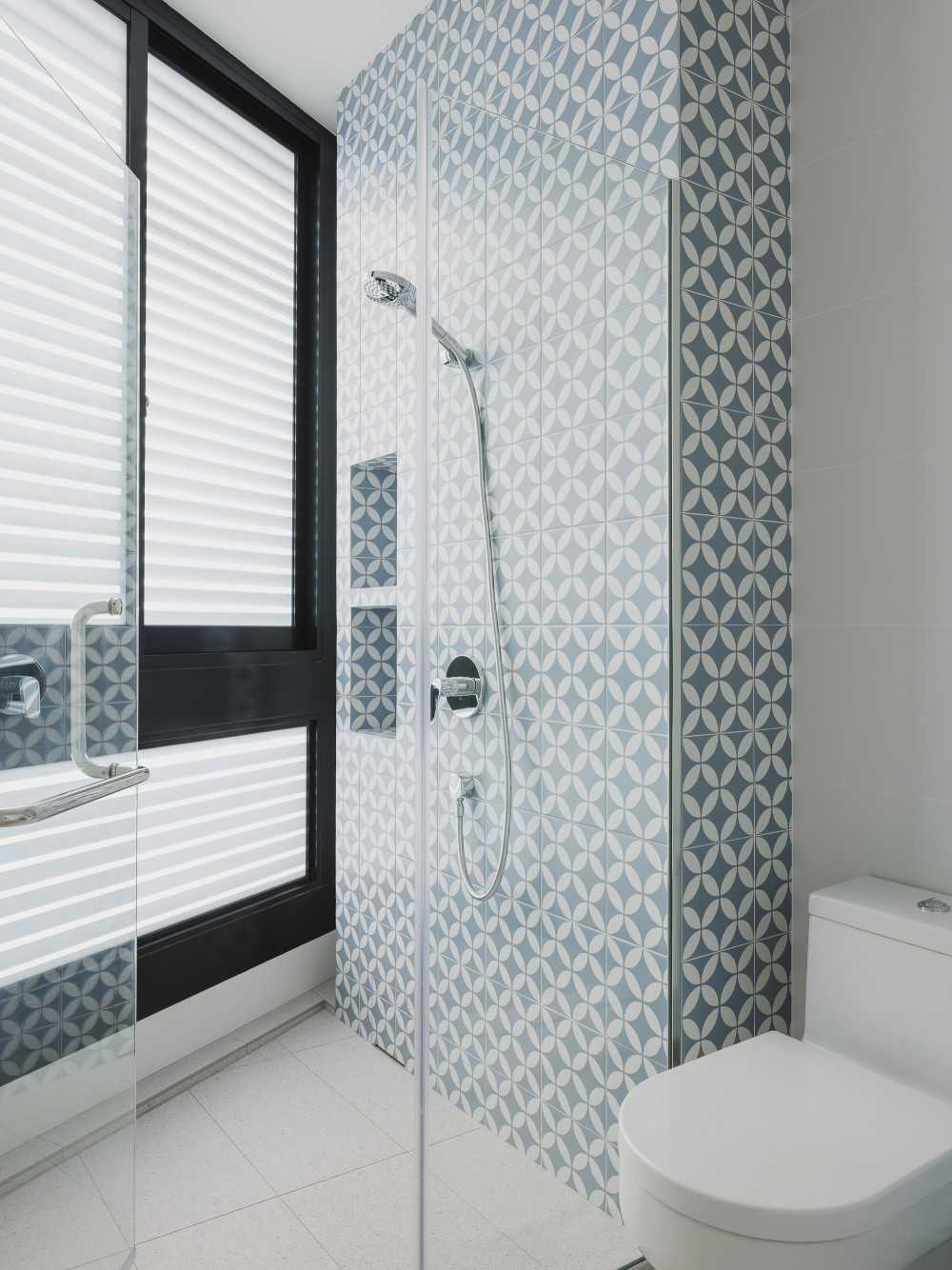Minimalist Bathroom with Bathroom Accessories and Showers