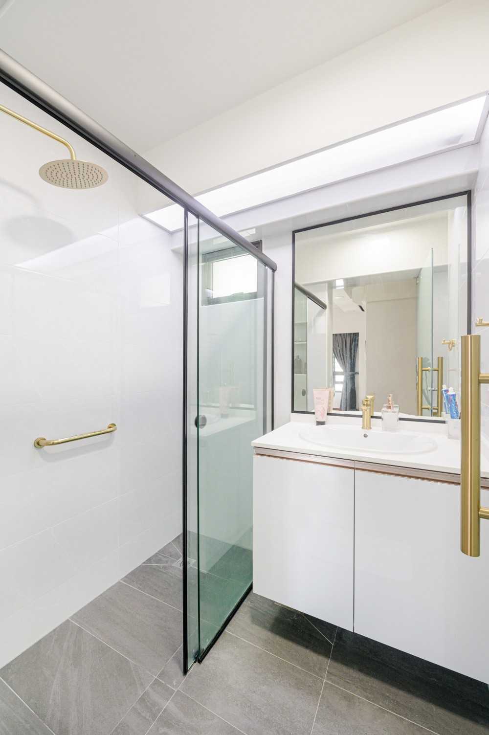 Minimalist Bathroom with Countertop and Homogeneous Tiles