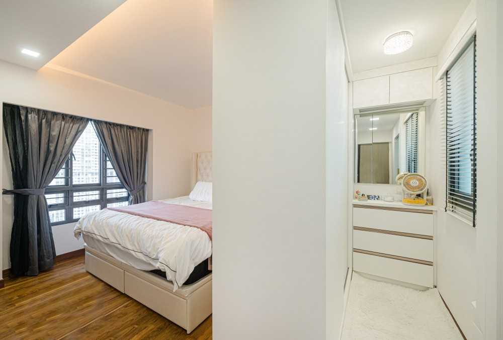 Minimalist Bedroom with Parquet Floor and Cove Lighting