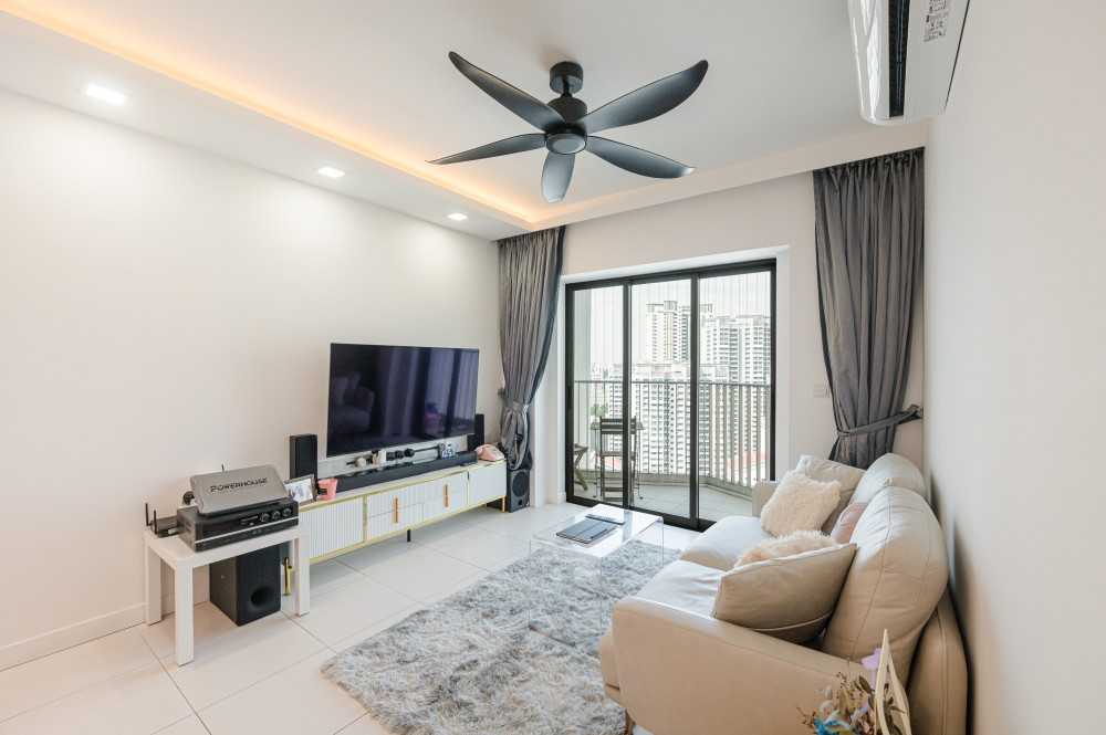 Minimalist Living Room with Homogeneous Tiles and TV Console