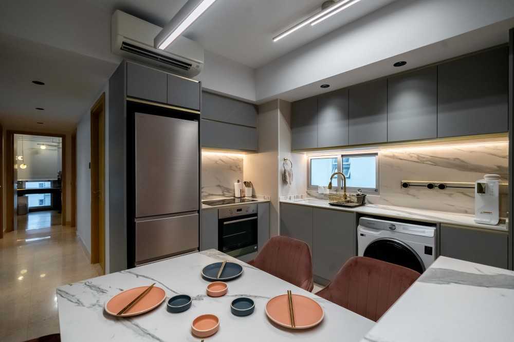 Contemporary Kitchen with Vinyl Flooring and Kitchen Window