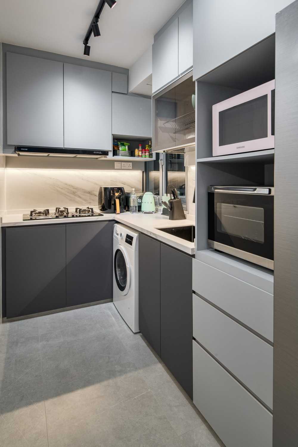 Contemporary Kitchen with Countertop and Homogeneous Tiles