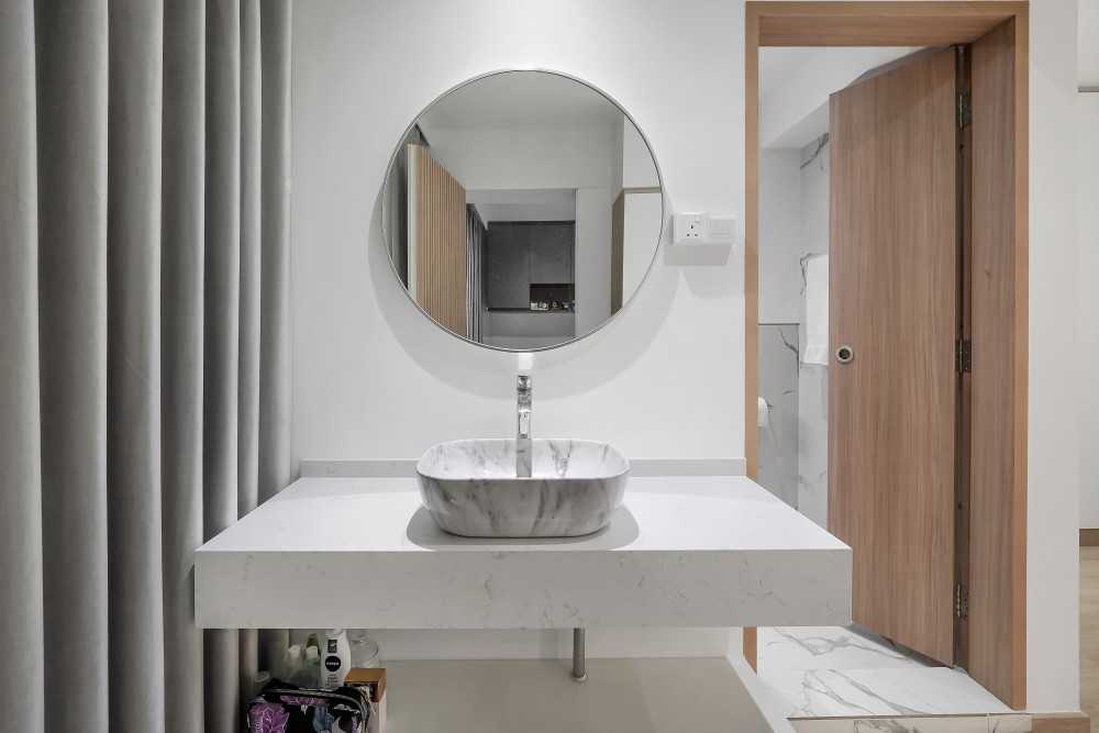 Contemporary Bathroom with Countertop and Mirror
