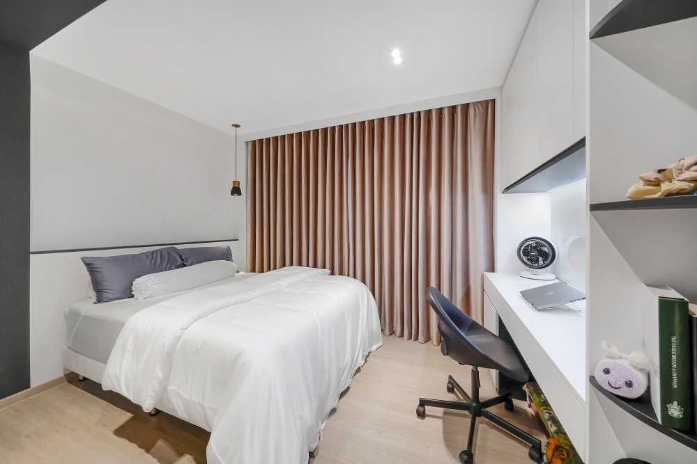 Contemporary Bedroom with Bookshelf and Vinyl Flooring