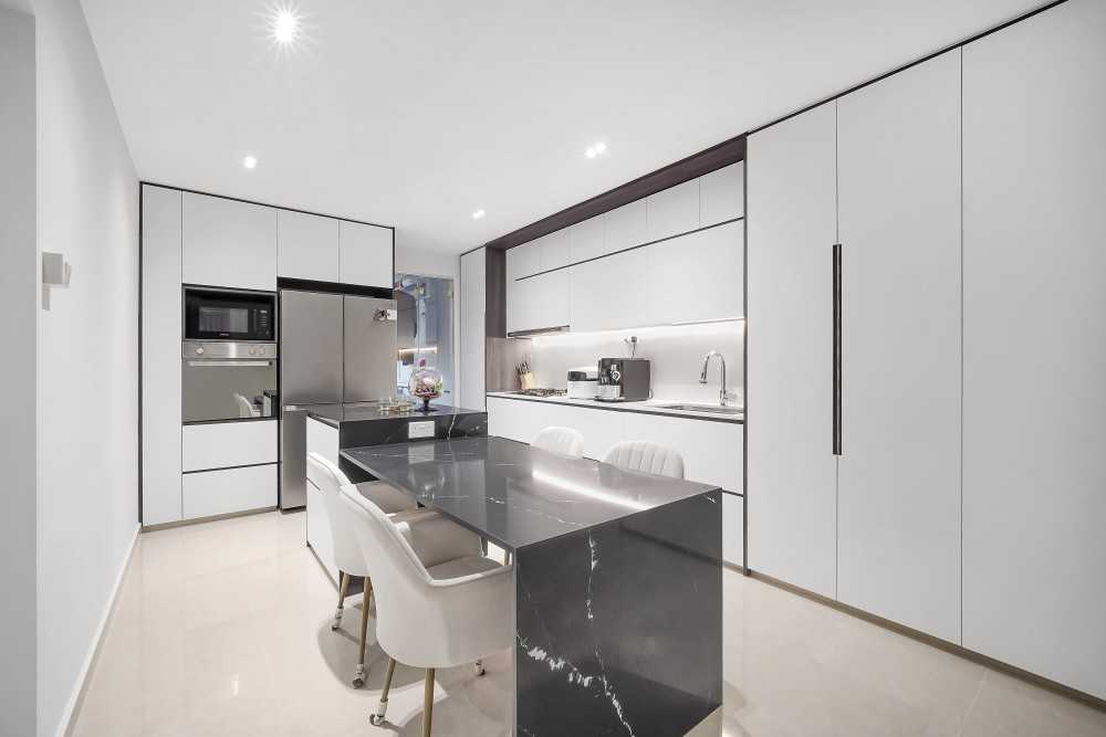 Contemporary Kitchen with Countertop and Kitchen Island
