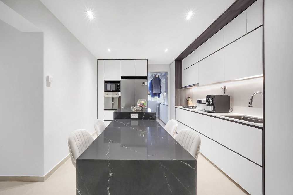 Contemporary Kitchen with Countertop and Kitchen Island