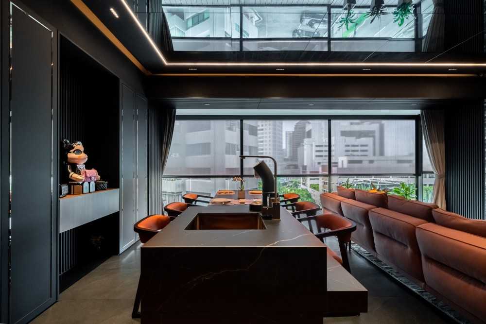 Modern Dining Room with Drop Light and Dining Table